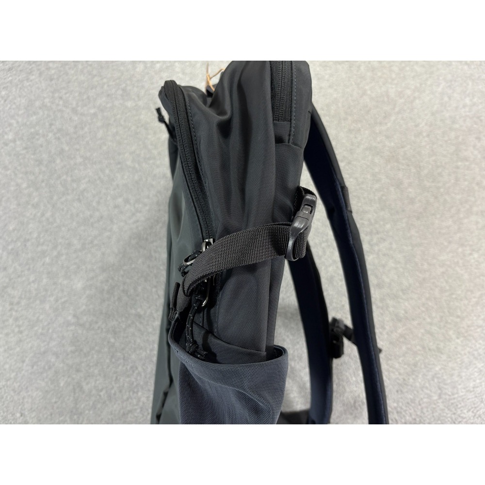 NWT Patagonia Refugio Daypack 26L‎ Backpack (Smolder Blue) - Picture 9 of 16